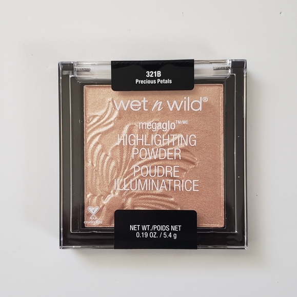 ⭐4/$15 Wet n Wild Highlighting Precious Petals - Picture 1 of 6